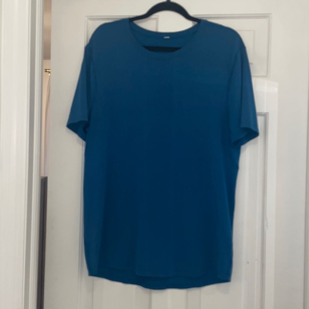 Mens Lululemon shirt size L